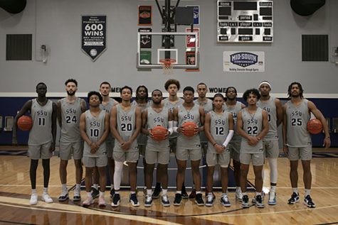 The 2021-22 Mens Basketball team.